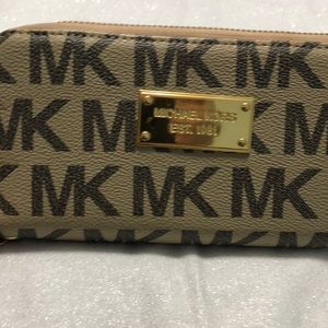 Michael Kors wristlet